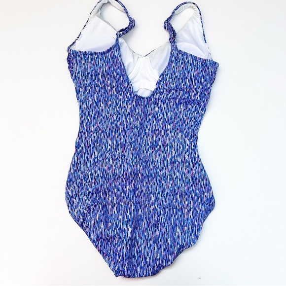 New! Miraclesuit Linear Texture Blockbuster One Piece - Picture 7 of 7